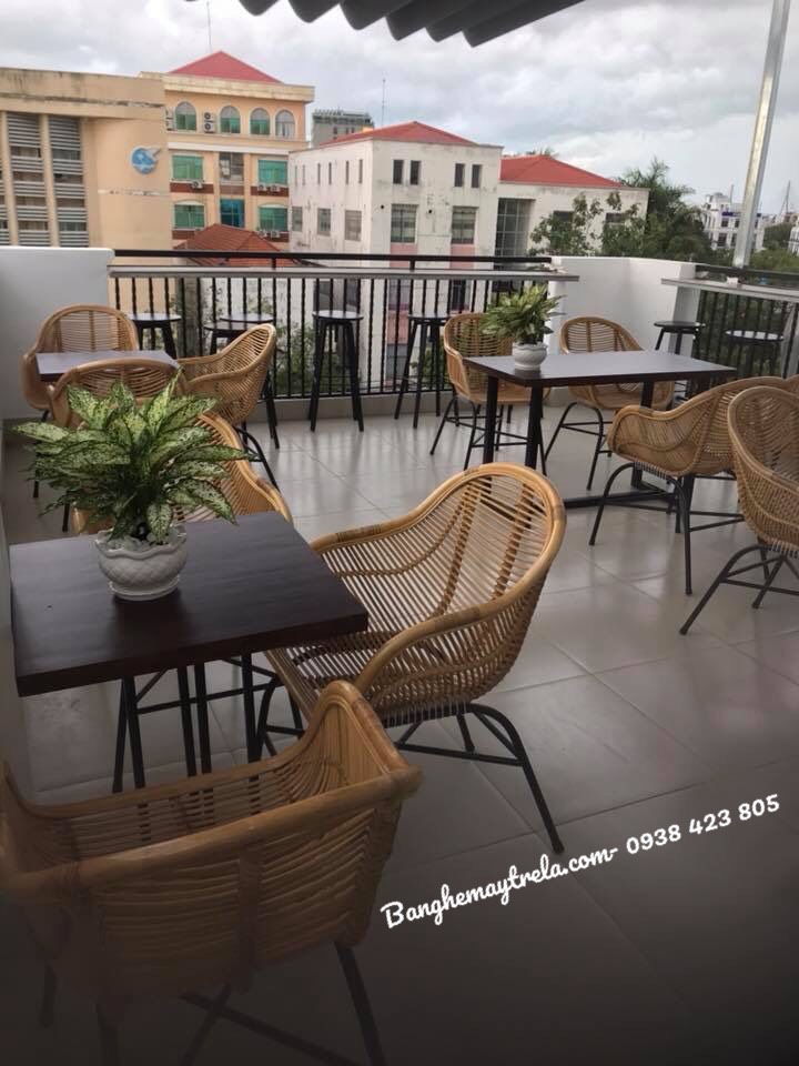 Ghế chân sắt cafe mây tre